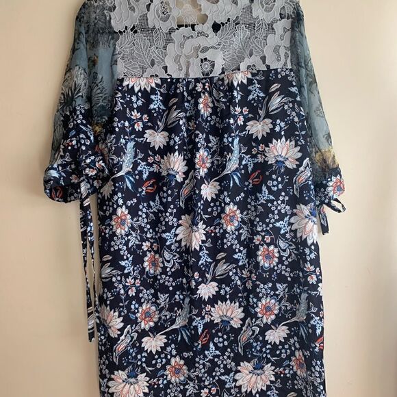 Beautiful Floral dress Brand Tiny size small - Picture 5 of 7